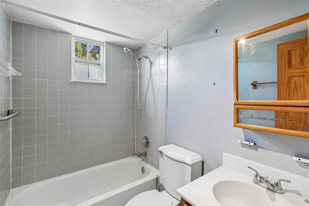 На продажу: $399,000 (4 спален, 2 ванн, 1568 Квадратных фут)
