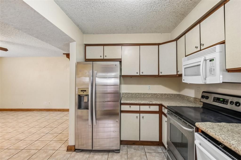 На продажу: $399,000 (4 спален, 2 ванн, 1568 Квадратных фут)