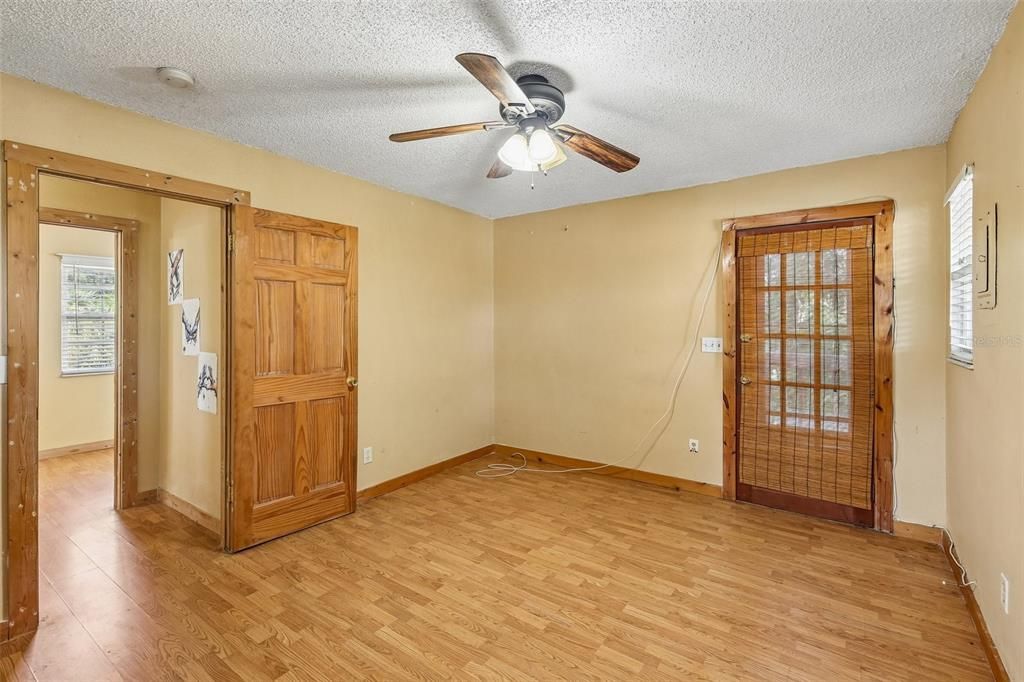 На продажу: $399,000 (4 спален, 2 ванн, 1568 Квадратных фут)