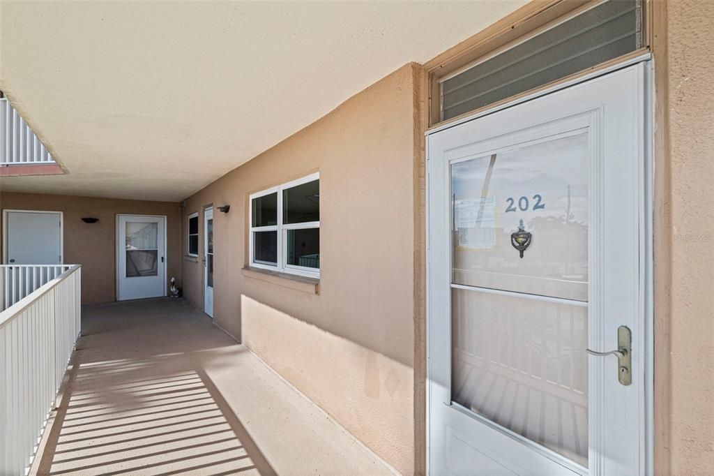 For Sale: $264,900 (2 beds, 1 baths, 1005 Square Feet)
