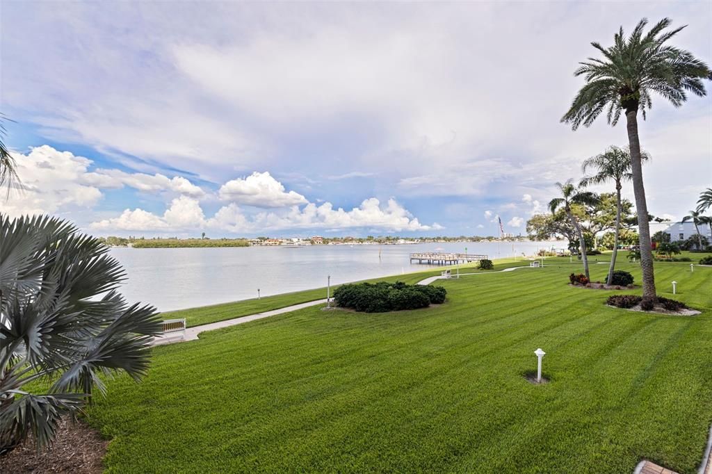 For Sale: $264,900 (2 beds, 1 baths, 1005 Square Feet)
