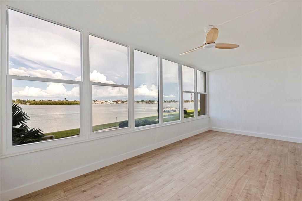 For Sale: $264,900 (2 beds, 1 baths, 1005 Square Feet)