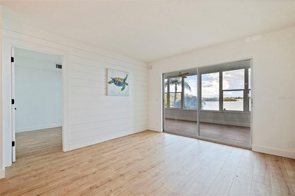 For Sale: $264,900 (2 beds, 1 baths, 1005 Square Feet)