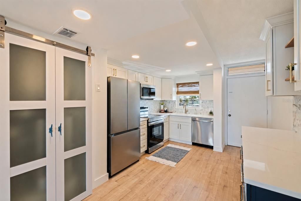 For Sale: $264,900 (2 beds, 1 baths, 1005 Square Feet)