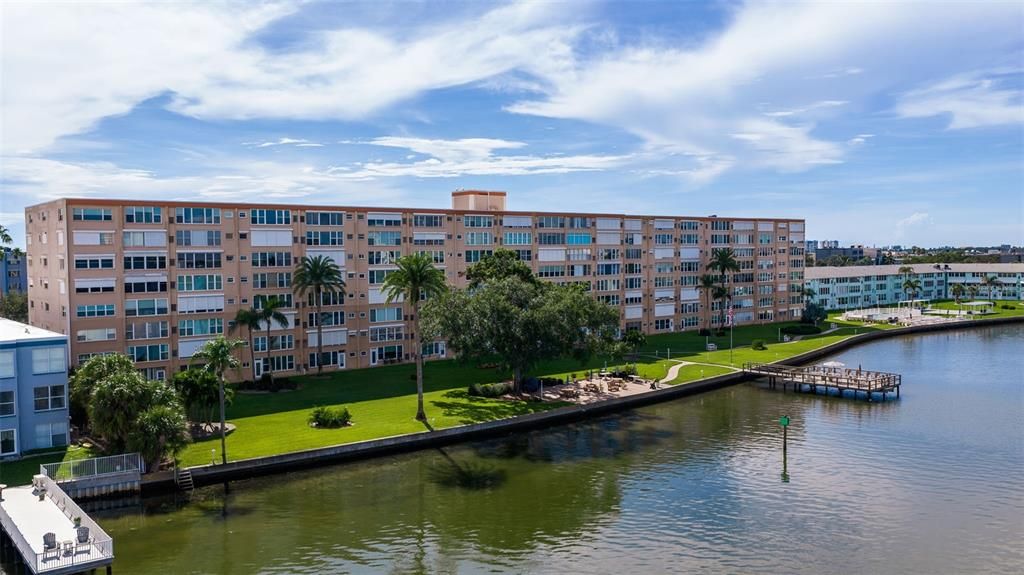 For Sale: $264,900 (2 beds, 1 baths, 1005 Square Feet)