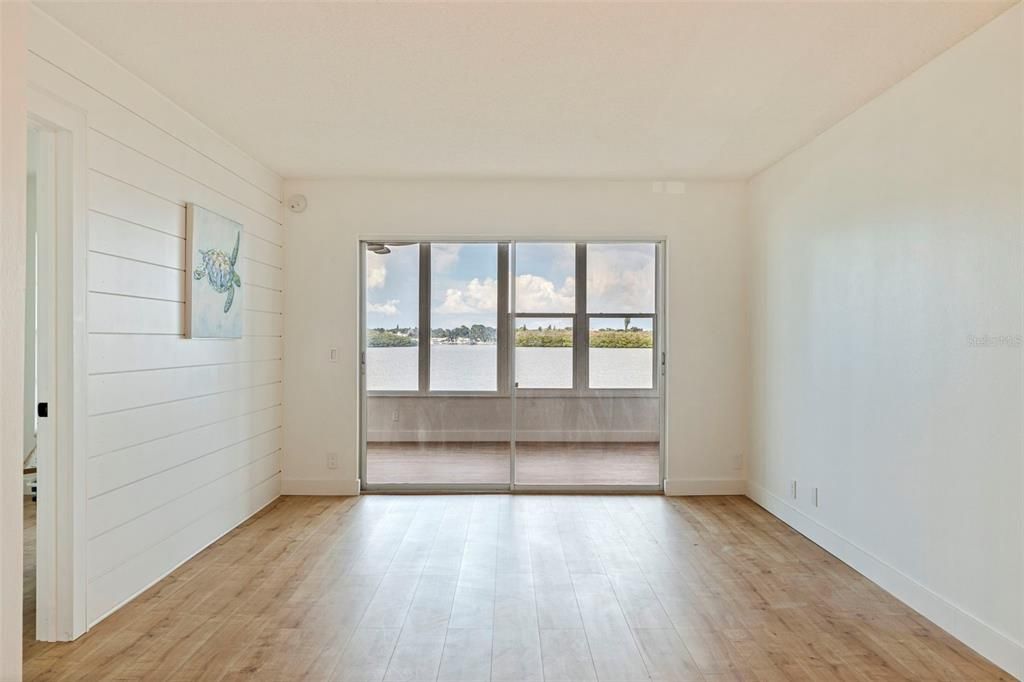 For Sale: $264,900 (2 beds, 1 baths, 1005 Square Feet)