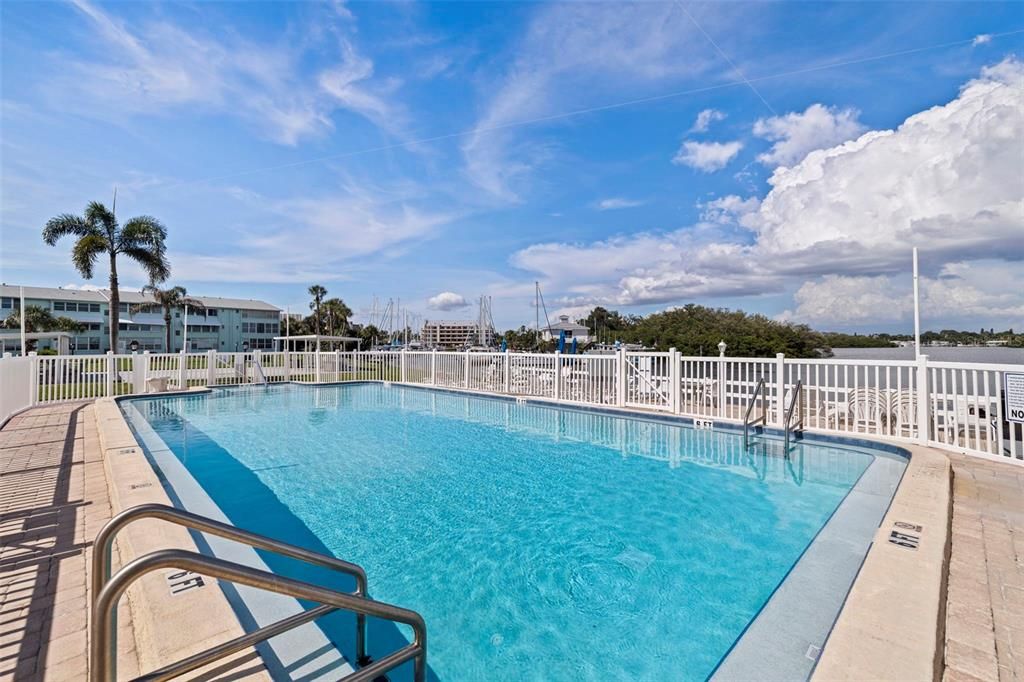 For Sale: $264,900 (2 beds, 1 baths, 1005 Square Feet)
