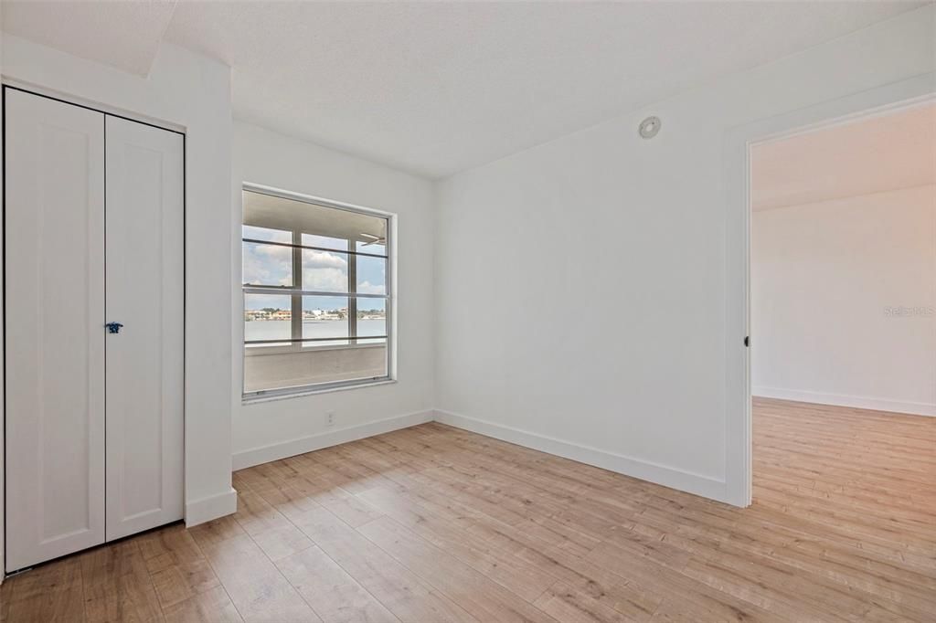 For Sale: $264,900 (2 beds, 1 baths, 1005 Square Feet)