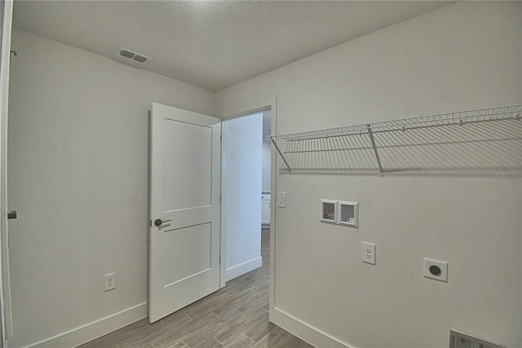 En Venta: $449,665 (4 camas, 3 baños, 2200 Pies cuadrados)