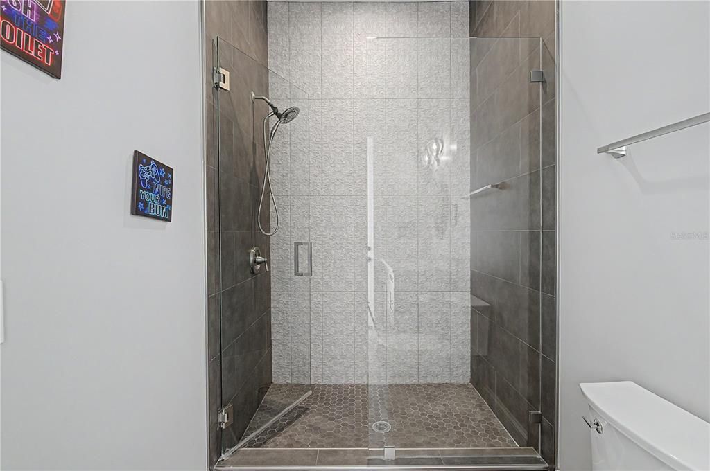 En Venta: $825,000 (3 camas, 3 baños, 2447 Pies cuadrados)