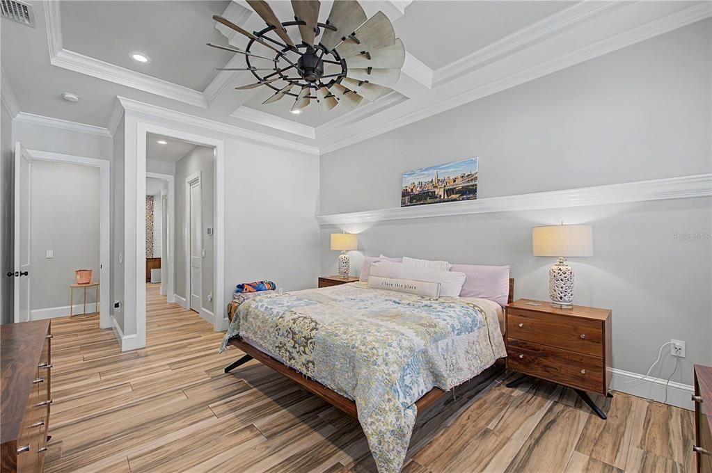 En Venta: $825,000 (3 camas, 3 baños, 2447 Pies cuadrados)