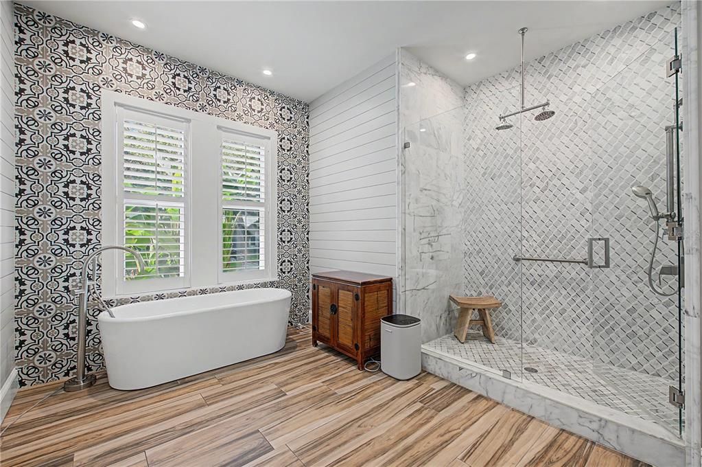 En Venta: $825,000 (3 camas, 3 baños, 2447 Pies cuadrados)