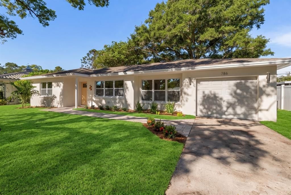 For Sale: $589,000 (3 beds, 2 baths, 1252 Square Feet)