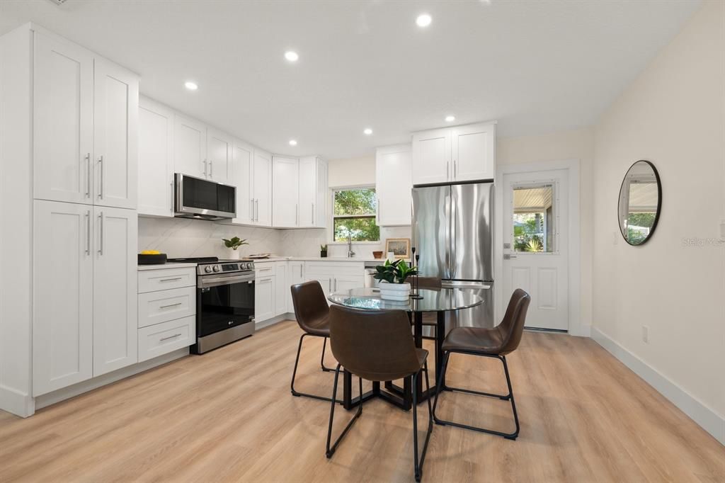 For Sale: $589,000 (3 beds, 2 baths, 1252 Square Feet)