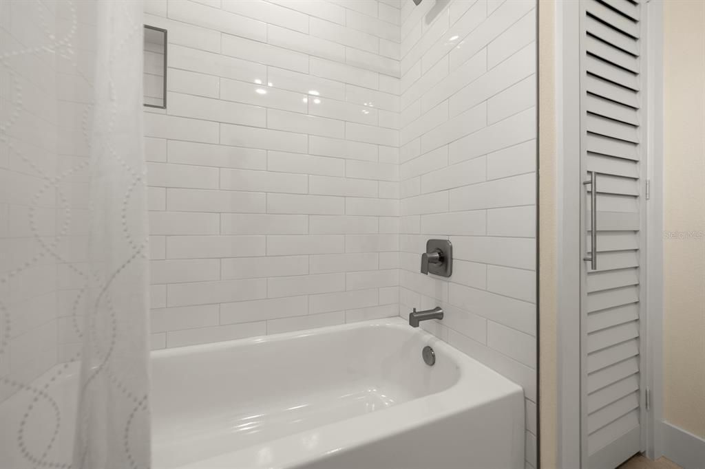 For Sale: $589,000 (3 beds, 2 baths, 1252 Square Feet)