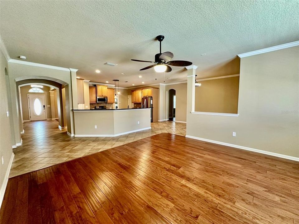 For Sale: $529,900 (3 beds, 3 baths, 2571 Square Feet)
