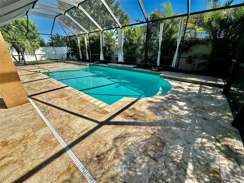 For Sale: $529,900 (3 beds, 3 baths, 2571 Square Feet)