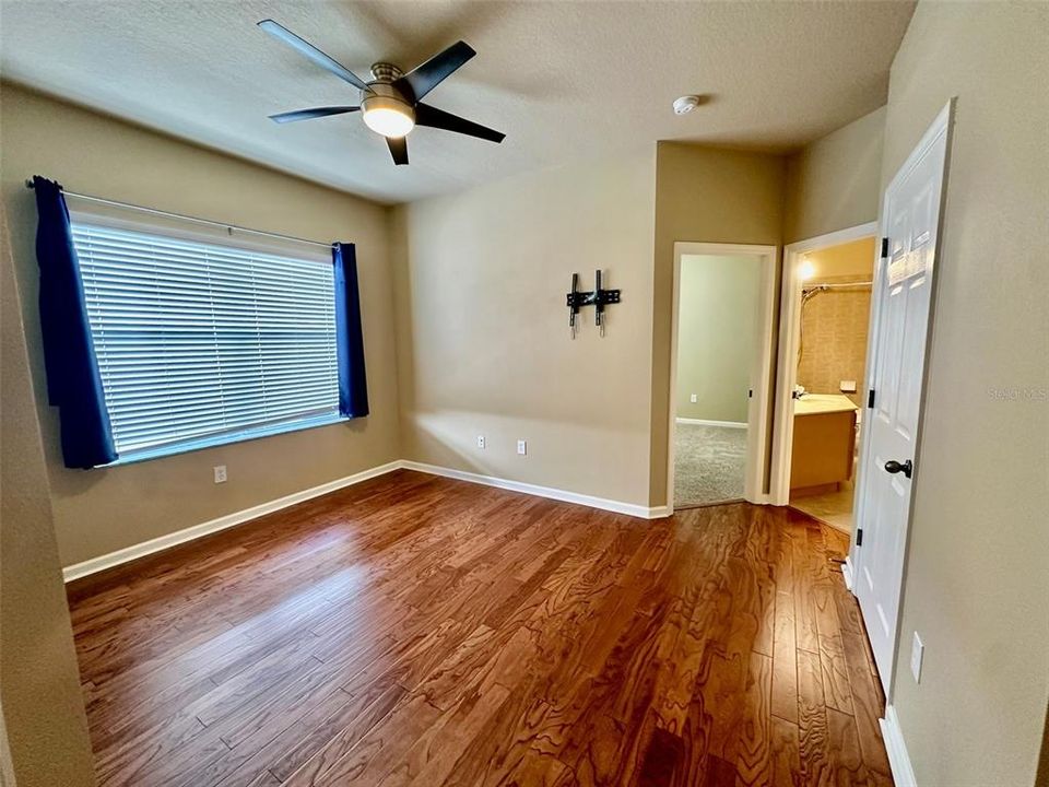 For Sale: $529,900 (3 beds, 3 baths, 2571 Square Feet)