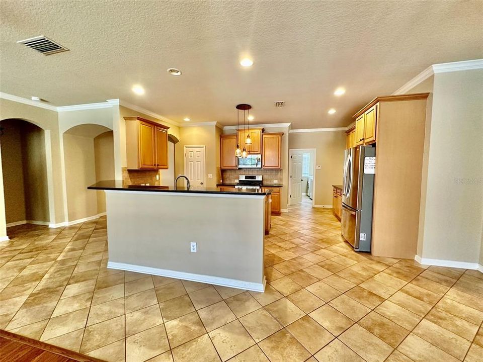 For Sale: $529,900 (3 beds, 3 baths, 2571 Square Feet)