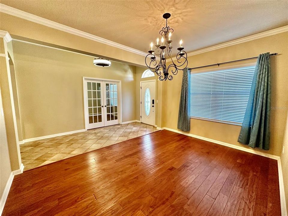 For Sale: $529,900 (3 beds, 3 baths, 2571 Square Feet)