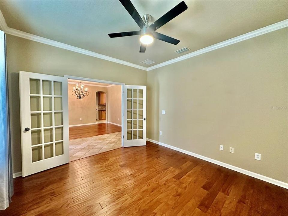 For Sale: $529,900 (3 beds, 3 baths, 2571 Square Feet)