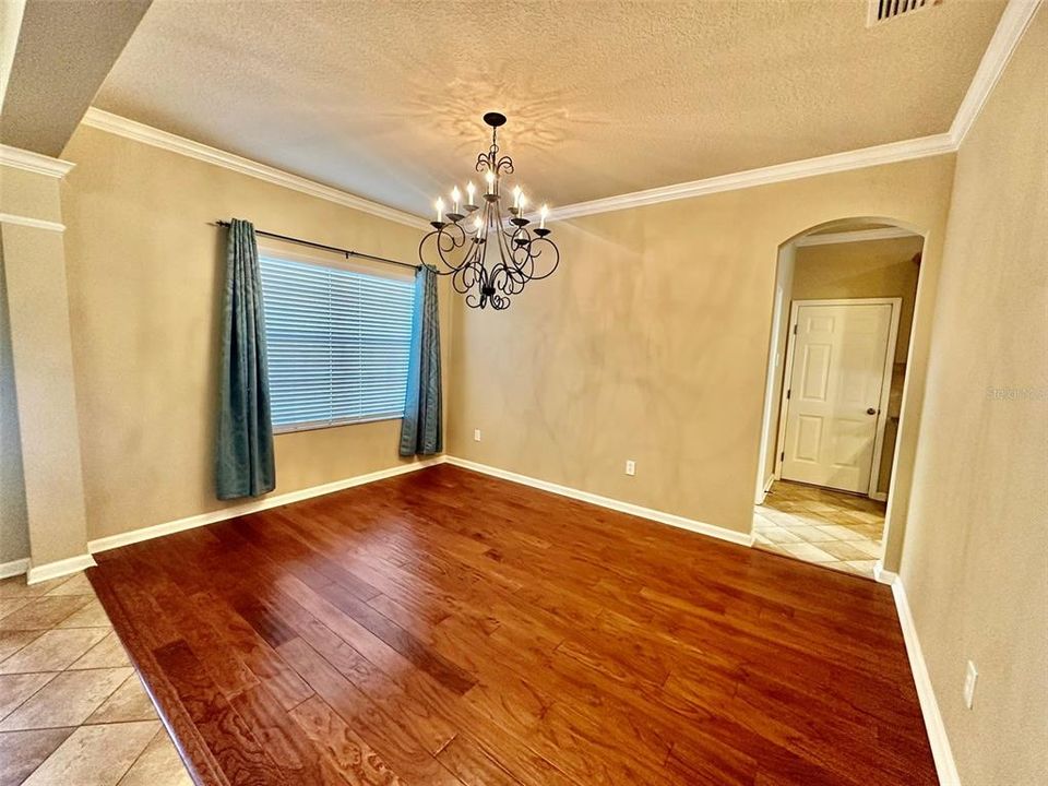 For Sale: $529,900 (3 beds, 3 baths, 2571 Square Feet)