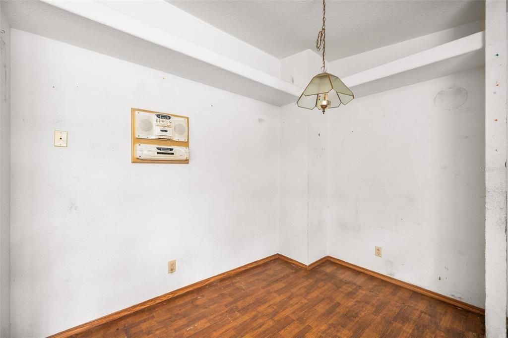 For Sale: $475,000 (3 beds, 2 baths, 1728 Square Feet)