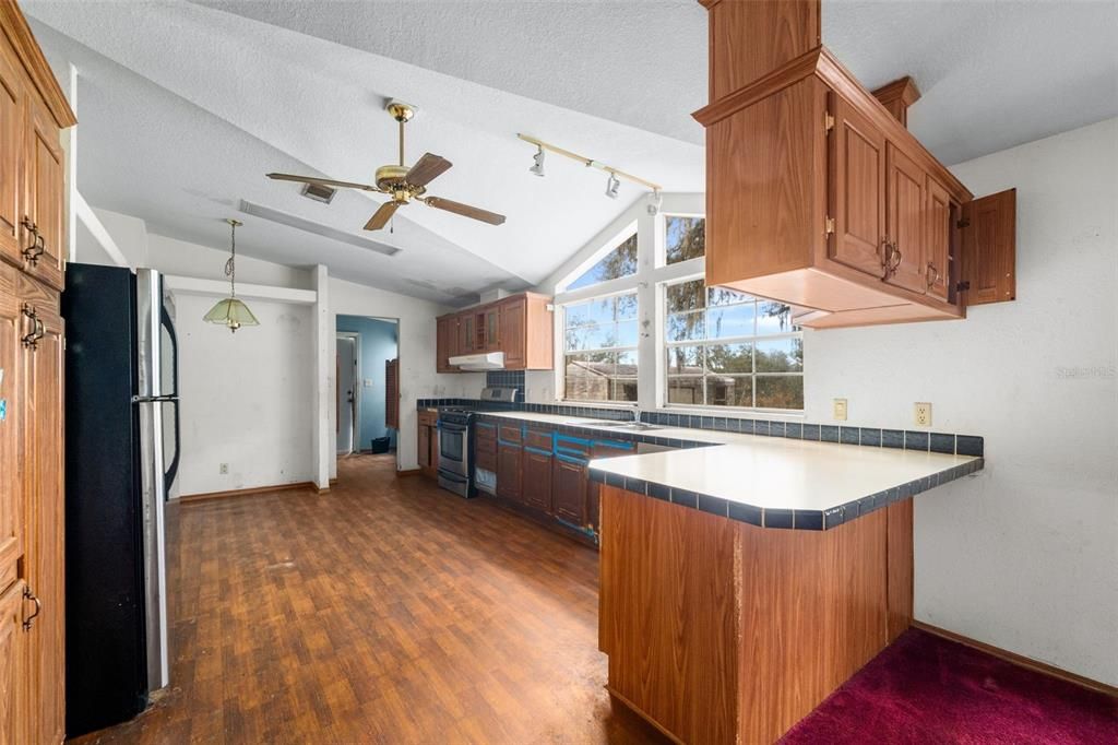 For Sale: $475,000 (3 beds, 2 baths, 1728 Square Feet)