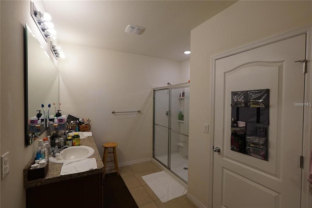 For Rent: $1,899 (3 beds, 2 baths, 1690 Square Feet)