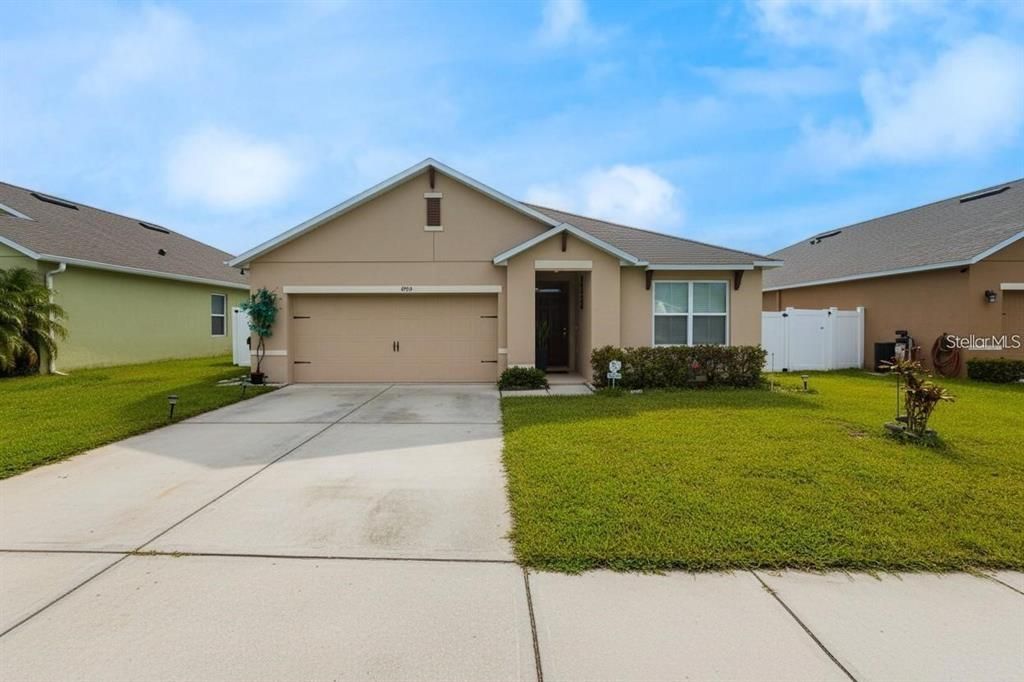 For Rent: $1,899 (3 beds, 2 baths, 1690 Square Feet)