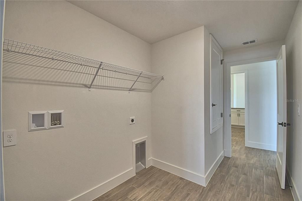 En Venta: $543,792 (4 camas, 3 baños, 2508 Pies cuadrados)