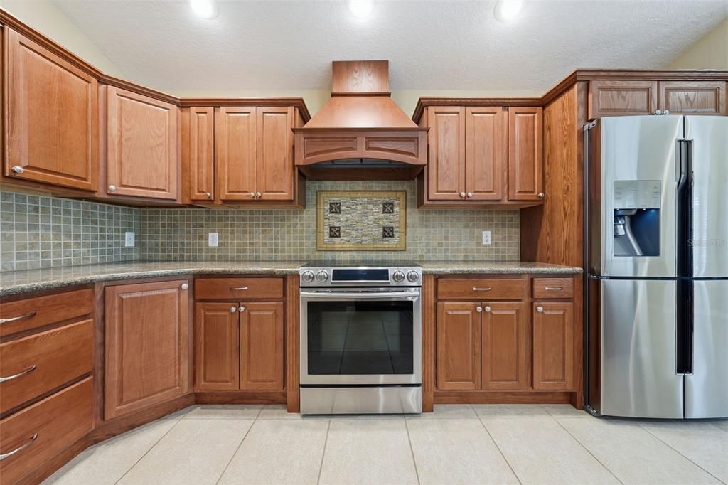 Под контрактом: $449,900 (3 спален, 2 ванн, 1986 Квадратных фут)