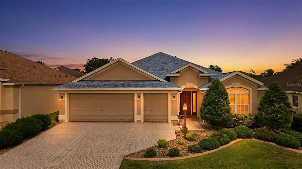 Под контрактом: $449,900 (3 спален, 2 ванн, 1986 Квадратных фут)