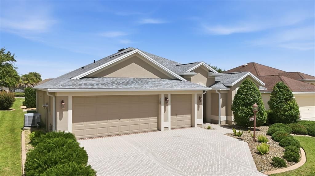 Под контрактом: $449,900 (3 спален, 2 ванн, 1986 Квадратных фут)