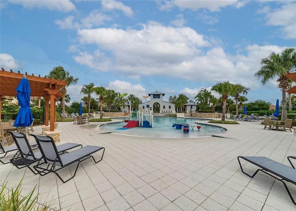 En Venta: $749,900 (4 camas, 3 baños, 2599 Pies cuadrados)