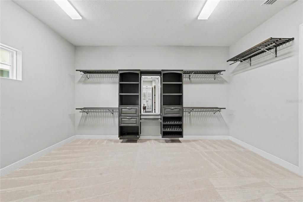 En Venta: $749,900 (4 camas, 3 baños, 2599 Pies cuadrados)
