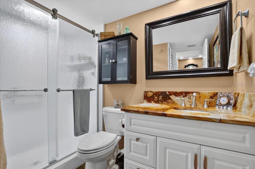 En Venta: $450,000 (2 camas, 2 baños, 1375 Pies cuadrados)
