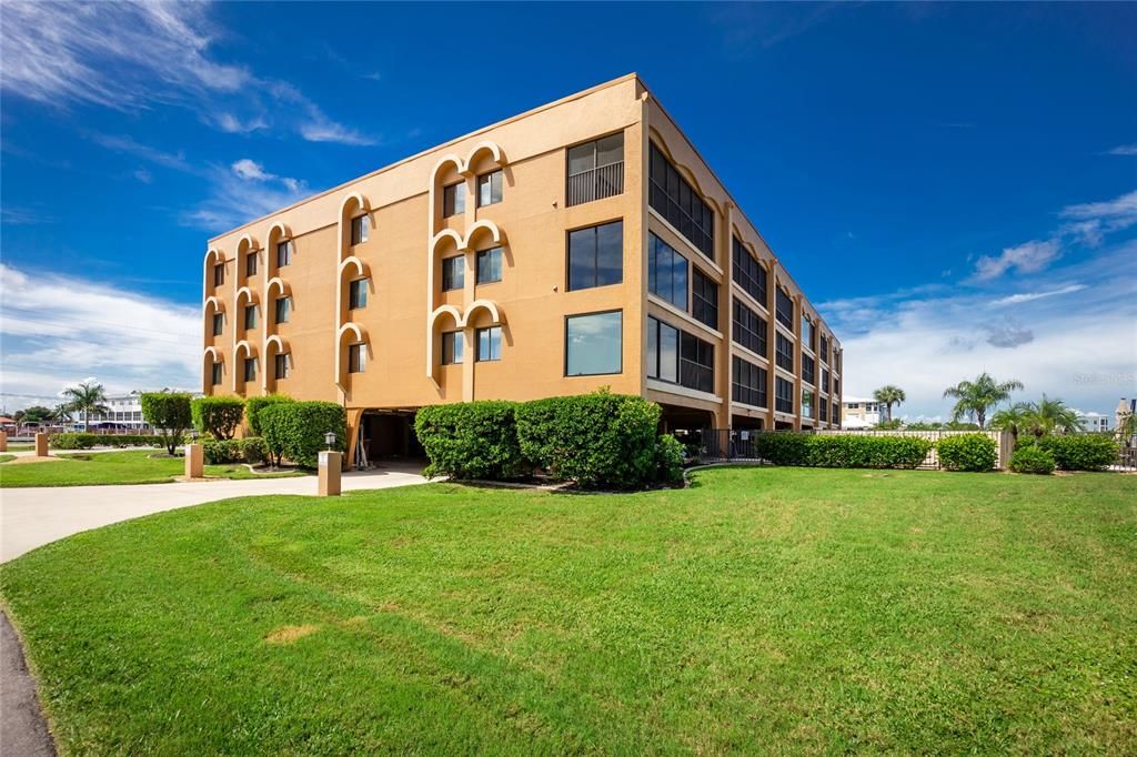 На продажу: $489,900 (4 спален, 2 ванн, 2358 Квадратных фут)