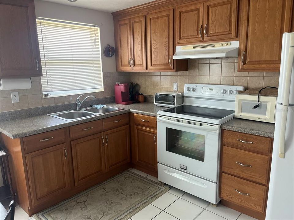 For Rent: $1,900 (2 beds, 2 baths, 785 Square Feet)