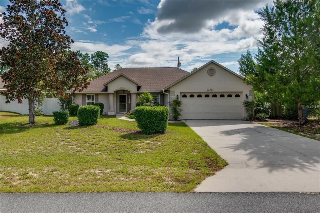 For Rent: $2,495 (3 beds, 2 baths, 1703 Square Feet)