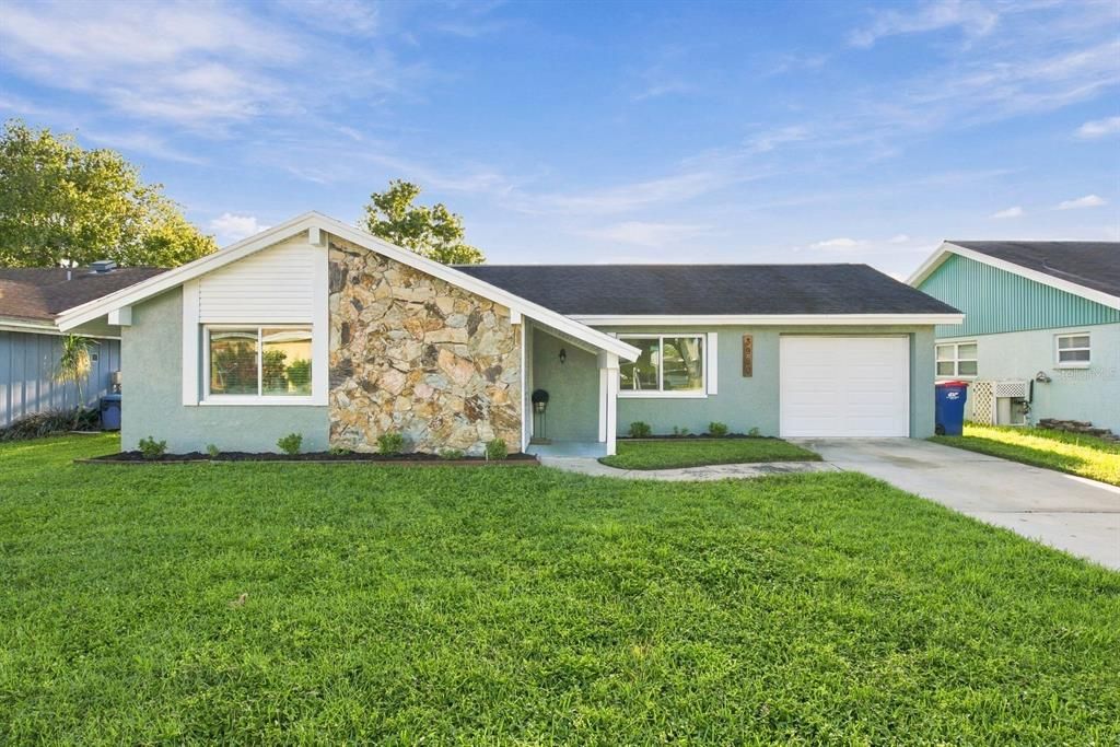 For Sale: $299,000 (3 beds, 2 baths, 1176 Square Feet)
