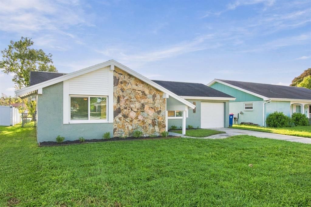 For Sale: $299,000 (3 beds, 2 baths, 1176 Square Feet)