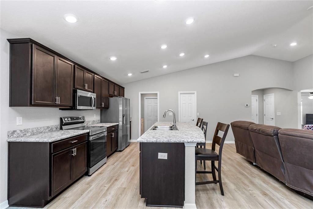 For Rent: $2,100 (3 beds, 2 baths, 1541 Square Feet)