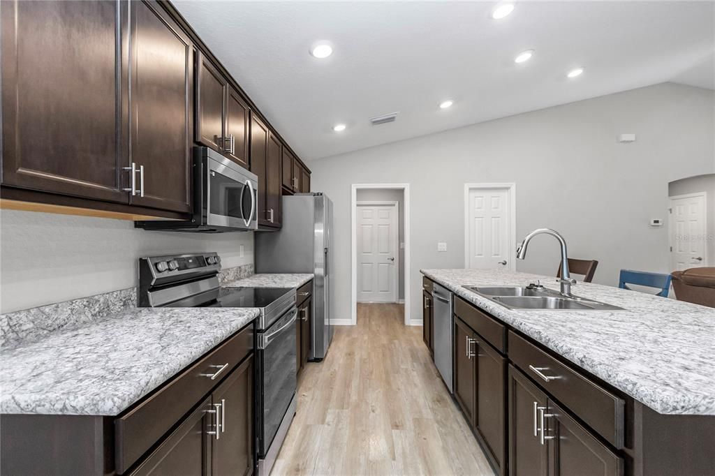 For Rent: $2,100 (3 beds, 2 baths, 1541 Square Feet)