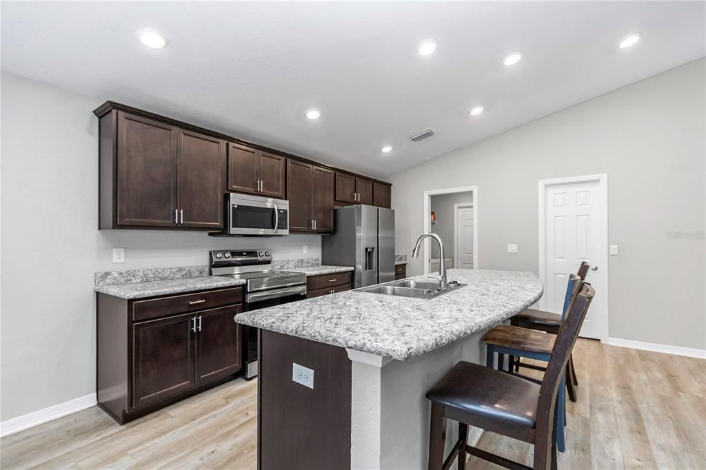 For Rent: $2,100 (3 beds, 2 baths, 1541 Square Feet)