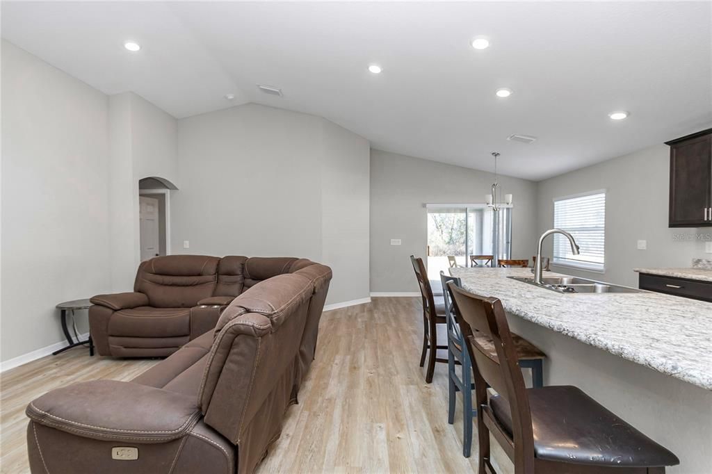For Rent: $2,100 (3 beds, 2 baths, 1541 Square Feet)