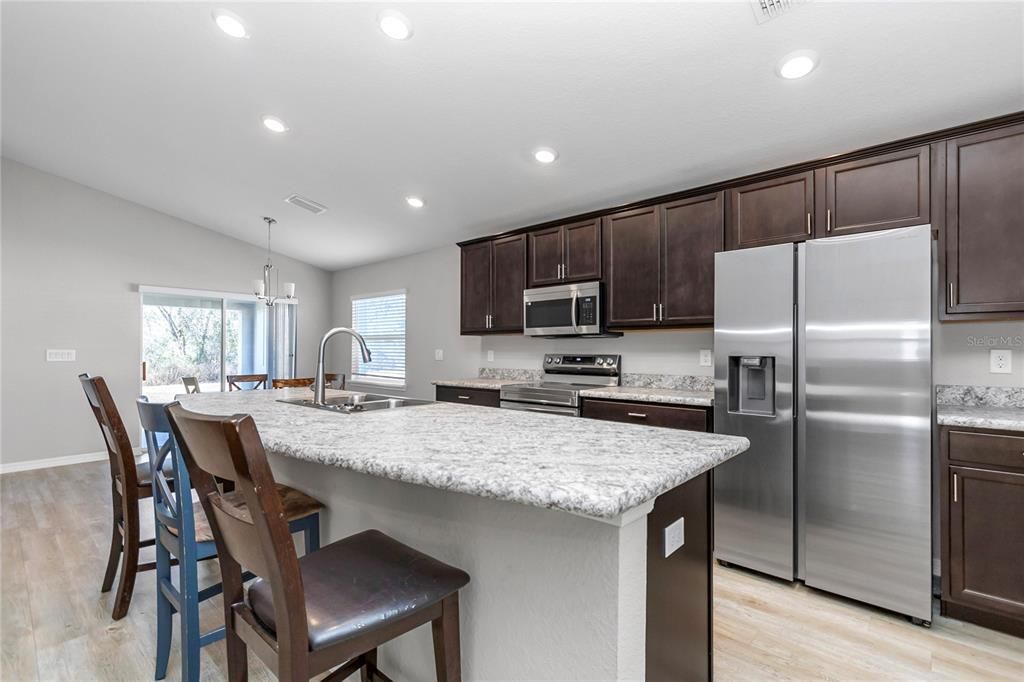 For Rent: $2,100 (3 beds, 2 baths, 1541 Square Feet)