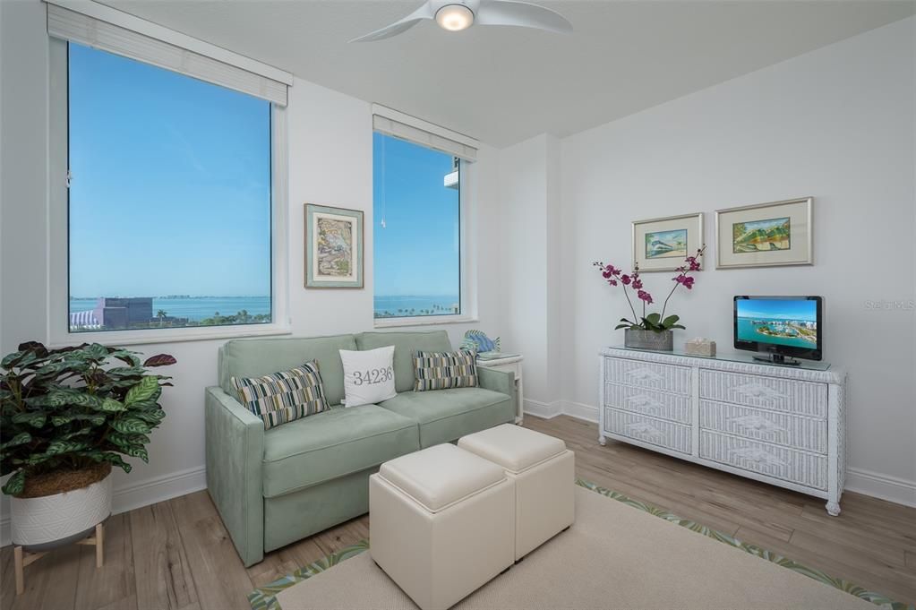 For Sale: $949,000 (2 beds, 2 baths, 1323 Square Feet)