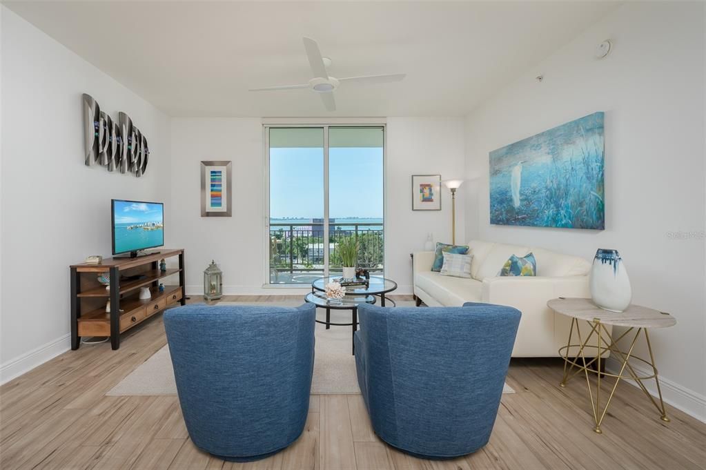 For Sale: $949,000 (2 beds, 2 baths, 1323 Square Feet)
