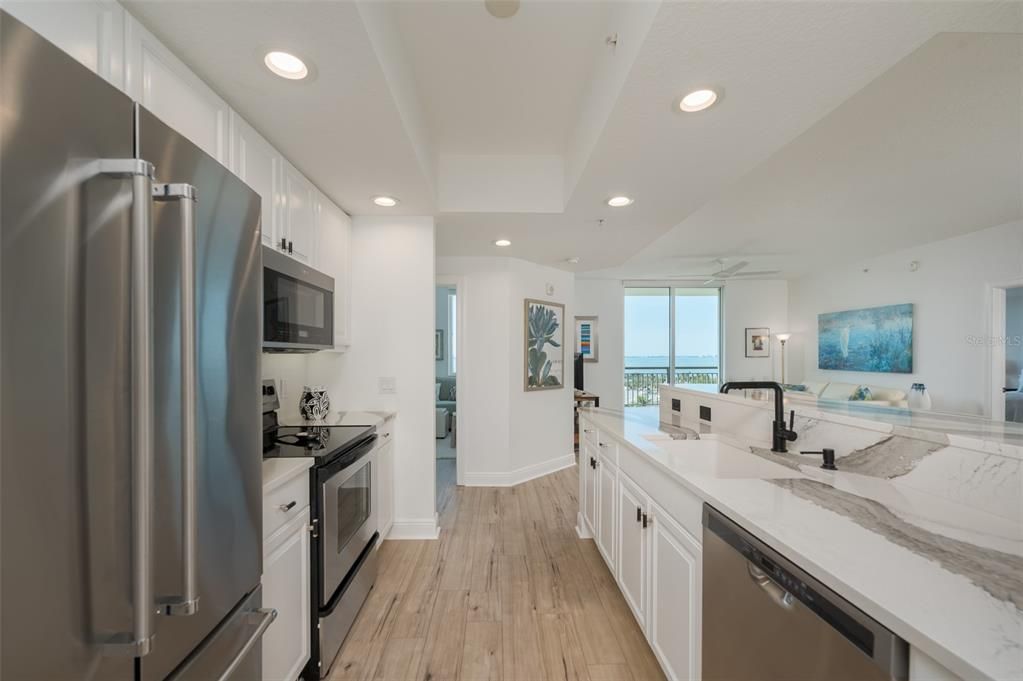 For Sale: $949,000 (2 beds, 2 baths, 1323 Square Feet)